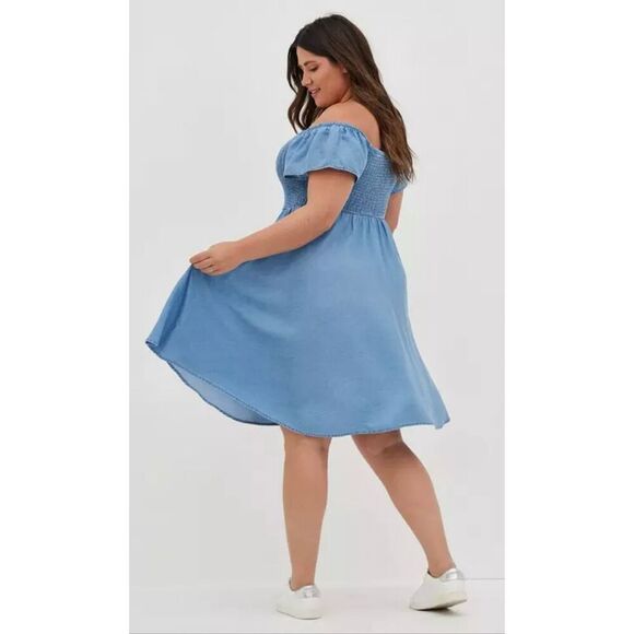 Torrid 3 Chambray Off Shoulder Smocked Skater Dress Blue Above Knee Pockets - Picture 2 of 8